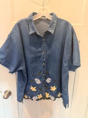 Maggie & Max 2XL Embroidered Denim Shirt Floral Button Front Plus Size Top